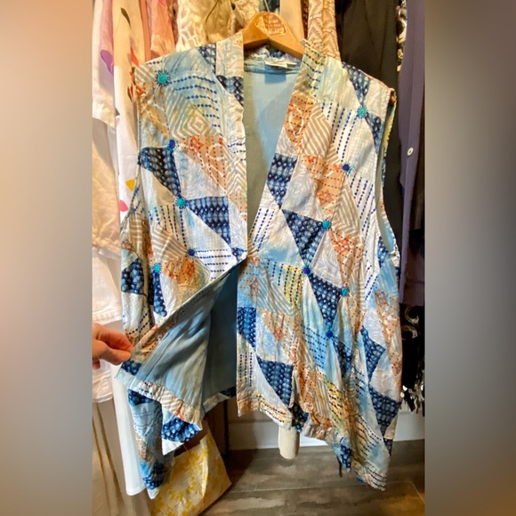 Patchwork, asymmetrical, sleeveless vest - Picture 5 of 10